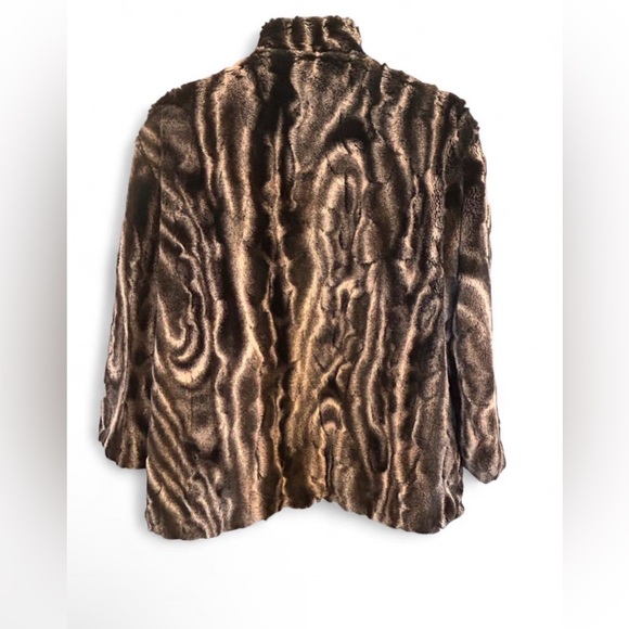 Alfred Dunner black and white faux fur lined cape jacket. - Picture 4 of 5